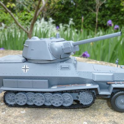 Semi-chenillé Sd.Kfz. 251 avec tourelle char T 34/76  (Base Crielmodels - 1/48 - par Hervé C.) ​